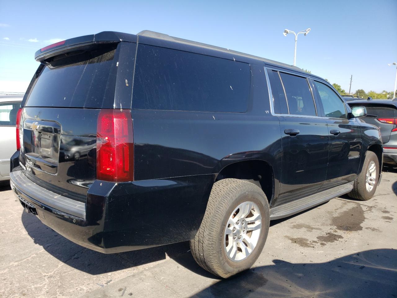 VIN 1GNSKHKC2JR252961 2018 CHEVROLET SUBURBAN no.3