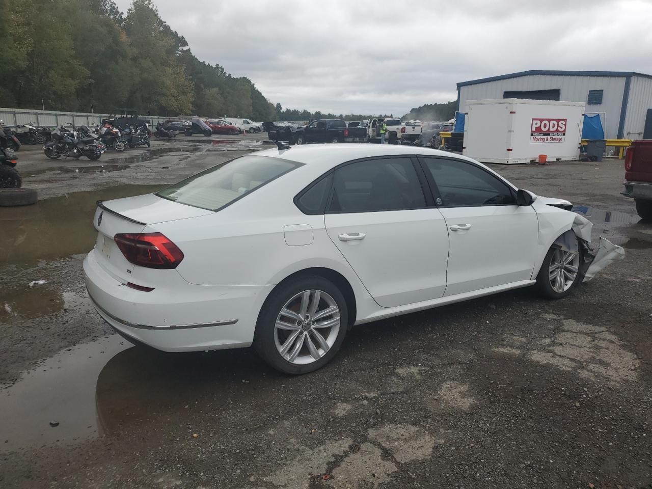 2019 Volkswagen Passat - Image 3