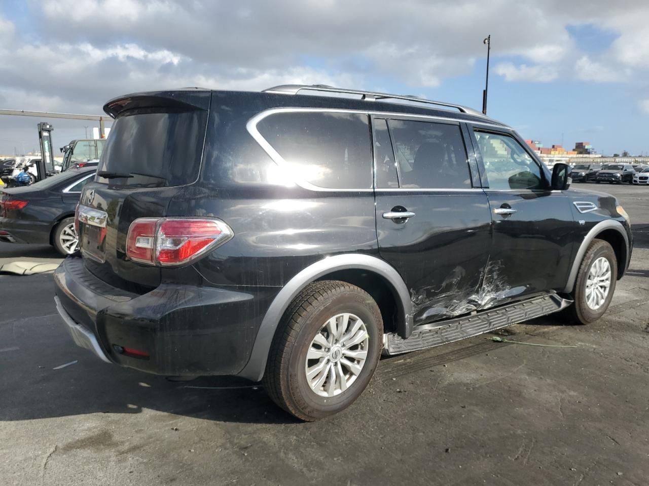 2018 Nissan Armada - Image 3