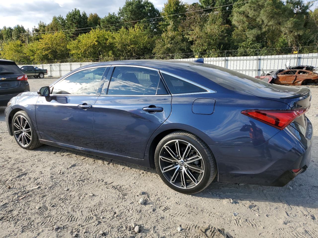 2020 Toyota Avalon - Image 2
