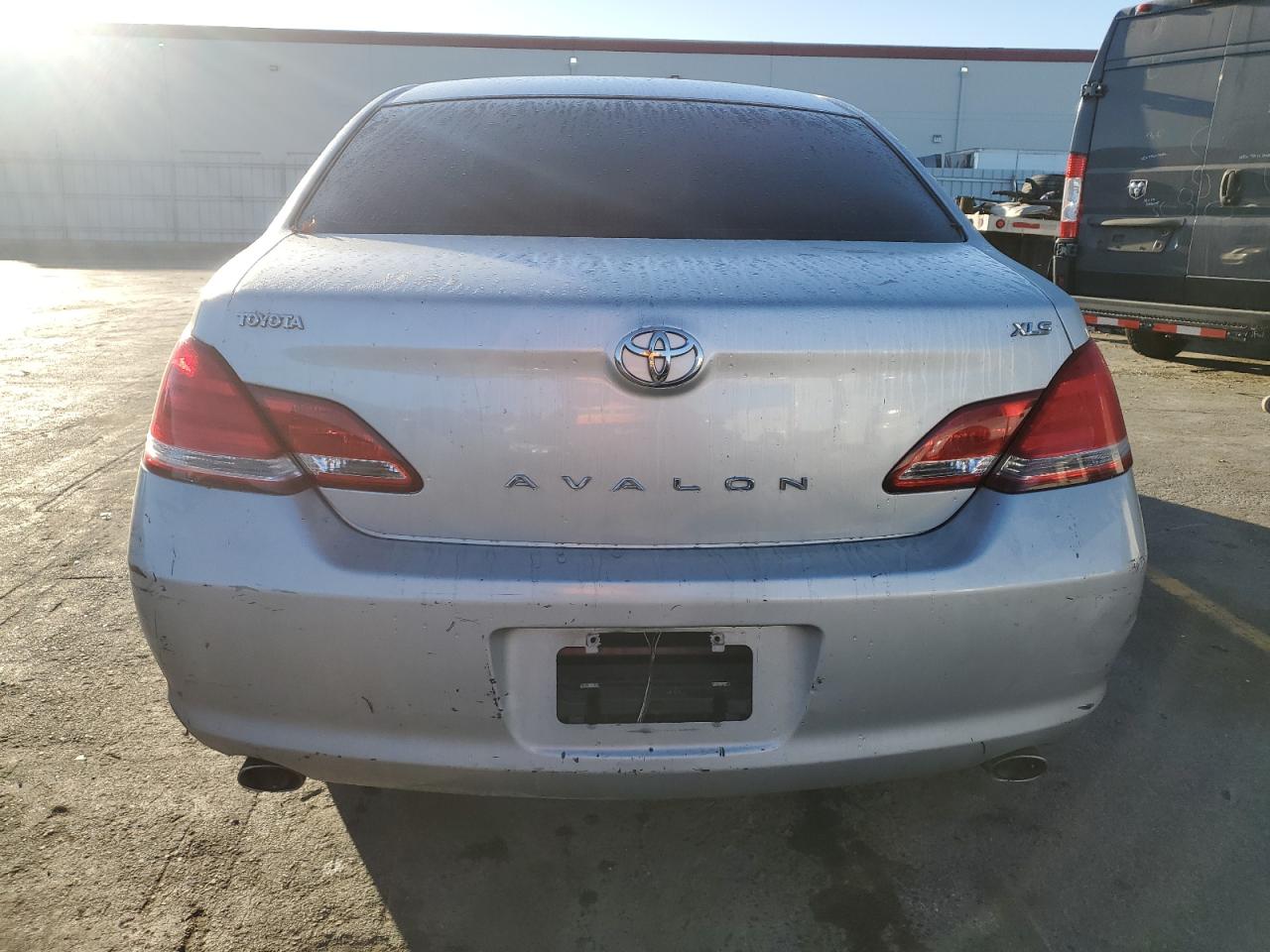 2005 Toyota Avalon - Image 6