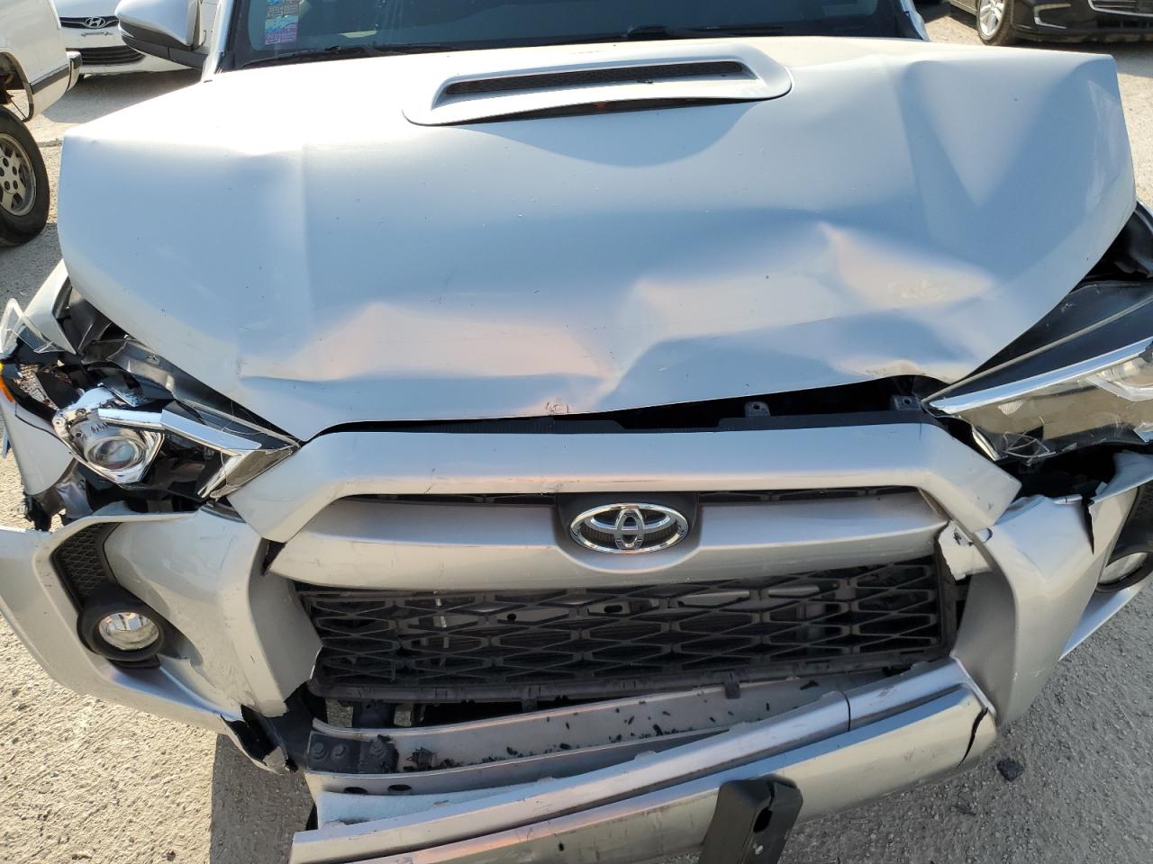 JTEBU5JR4K5633027 2019 Toyota 4Runner Sr5