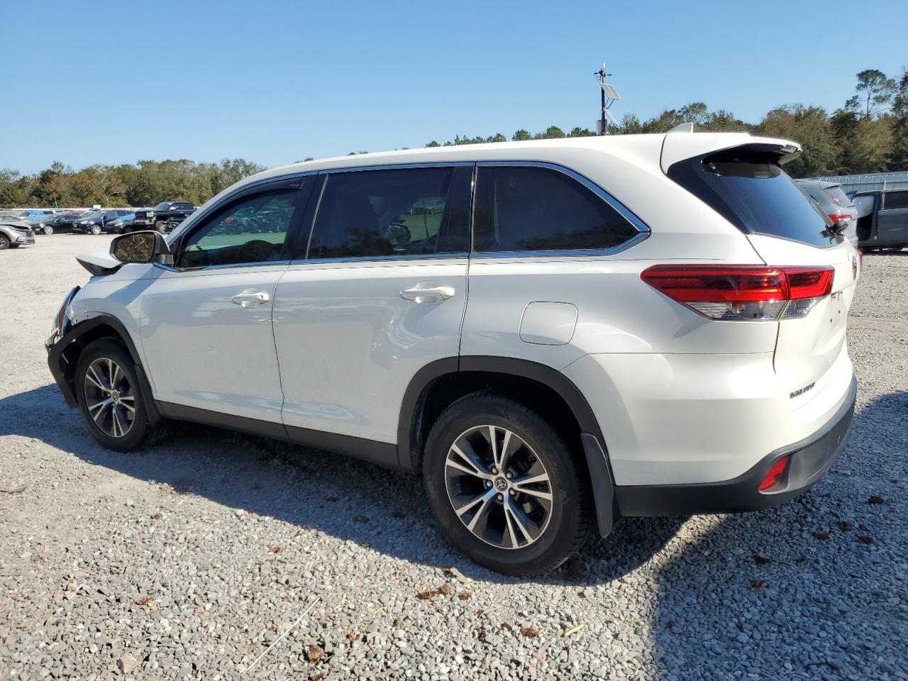 2019 Toyota Highlander - Image 2