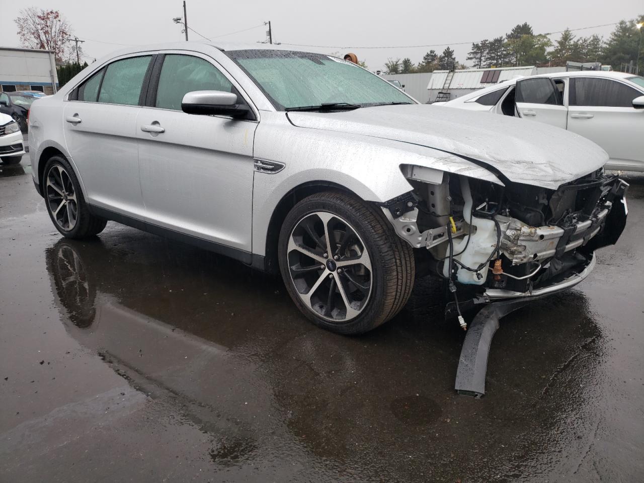 2015 Ford Taurus - Image 4