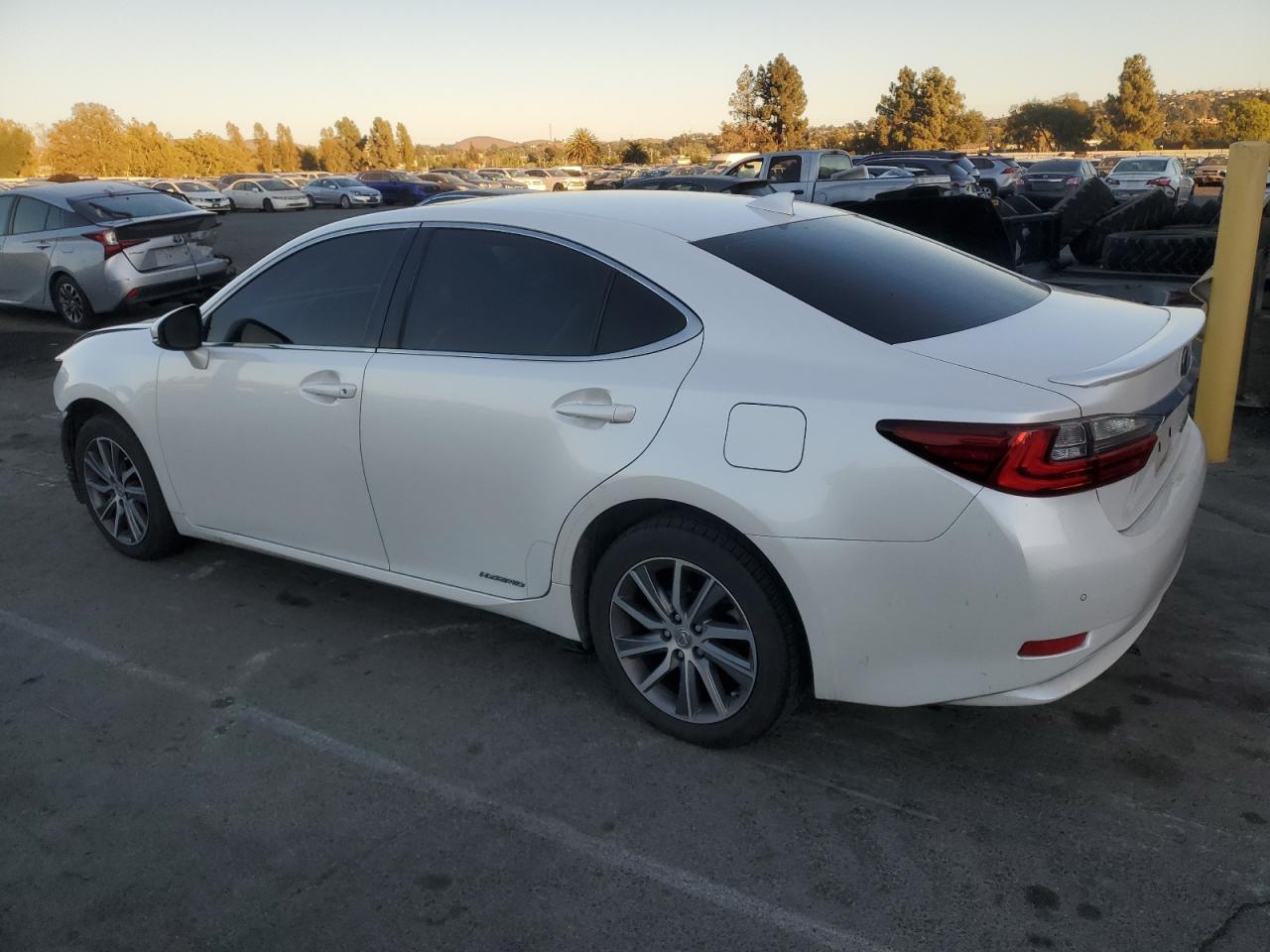 2017 Lexus Es 300H VIN: JTHBW1GG9H2137355 Lot: 76771964