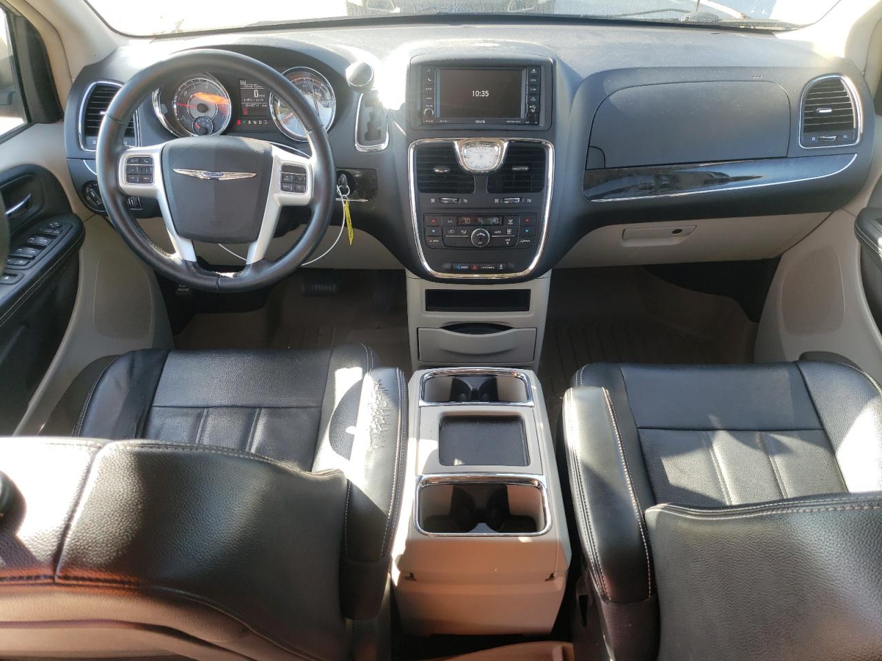 2015 Chrysler Town & Country - Image 8