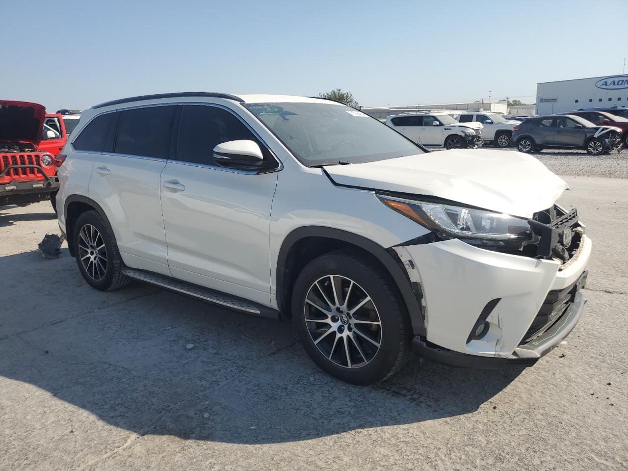 VIN 5TDKZRFH4HS510215 2017 TOYOTA HIGHLANDER no.4