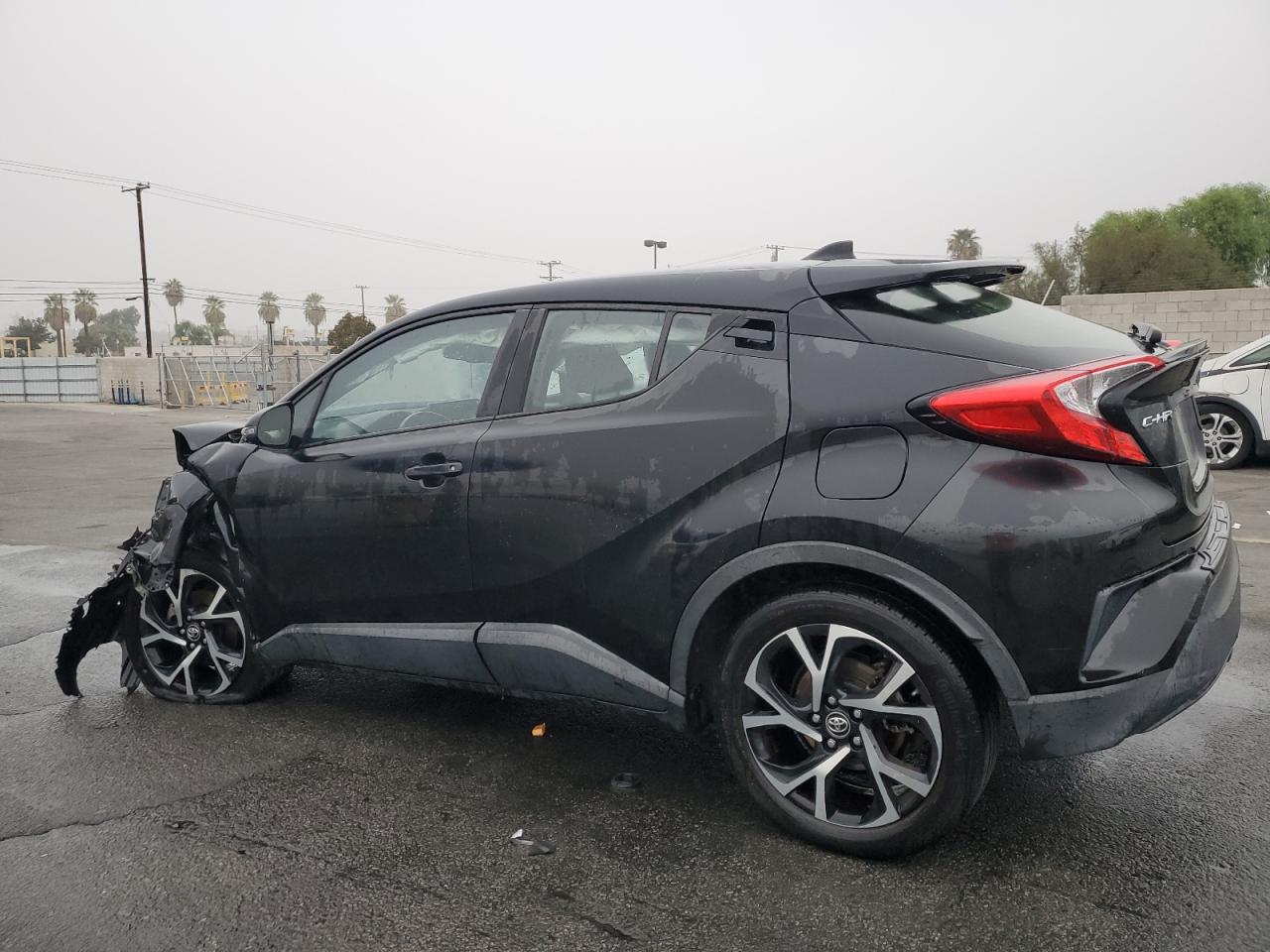 VIN NMTKHMBX6JR034217 2018 TOYOTA C-HR no.2