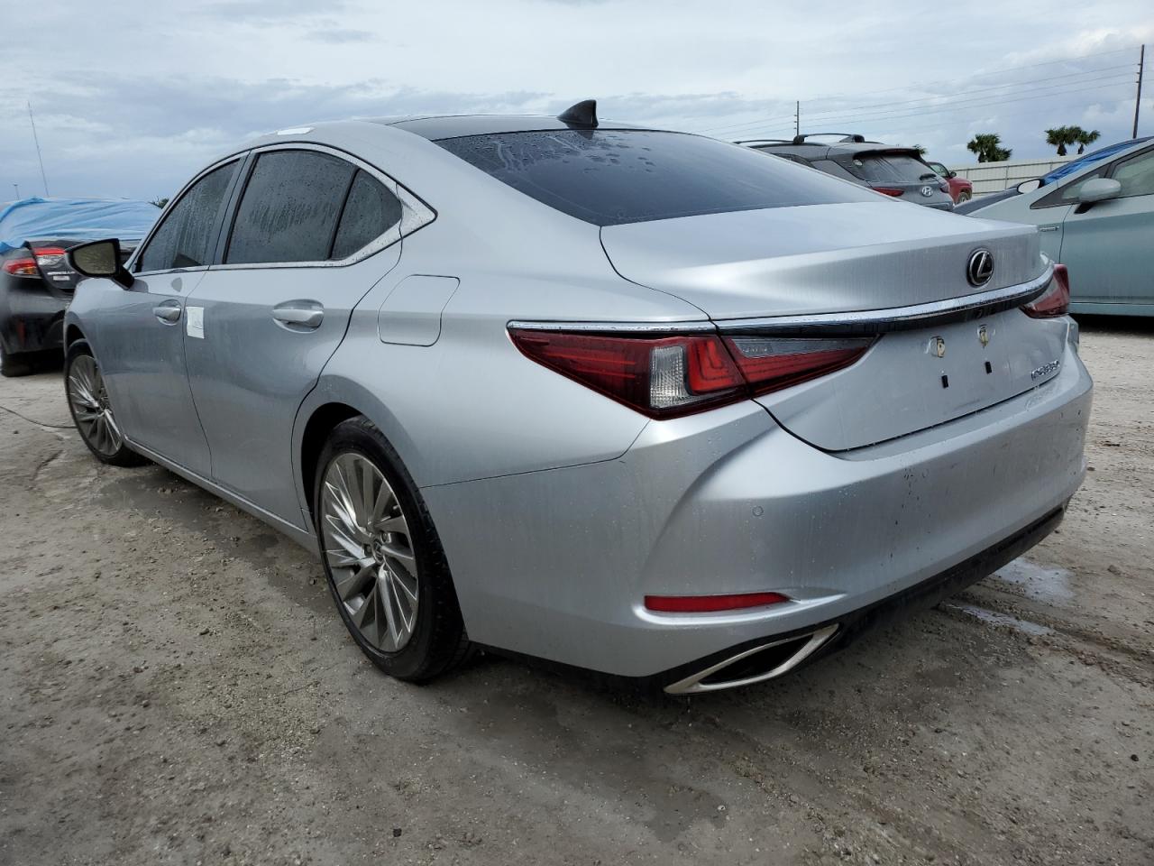 2019 Lexus ES - Image 2