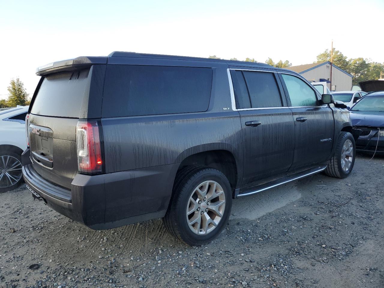 2017 GMC Yukon - Image 3