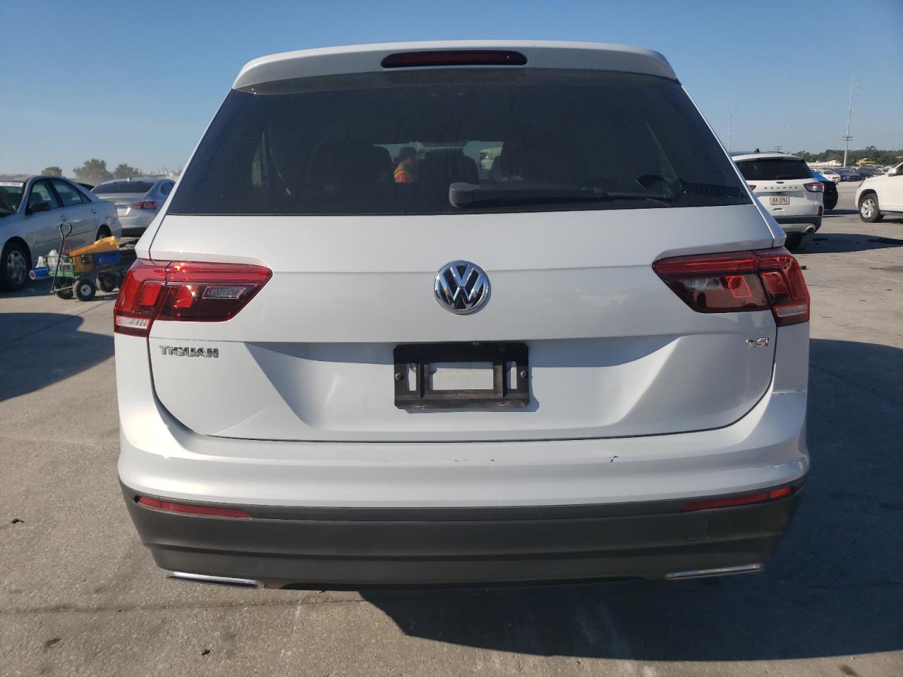 2018 Volkswagen Tiguan S VIN: 3VV1B7AX4JM068448 Lot: 73670954