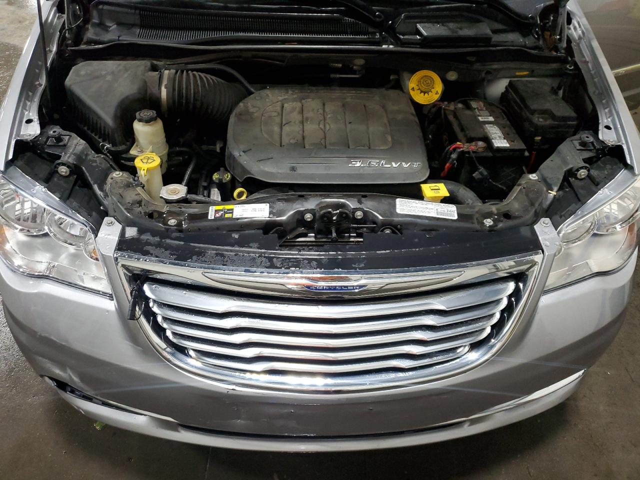 2014 Chrysler Town & Country - Image 12