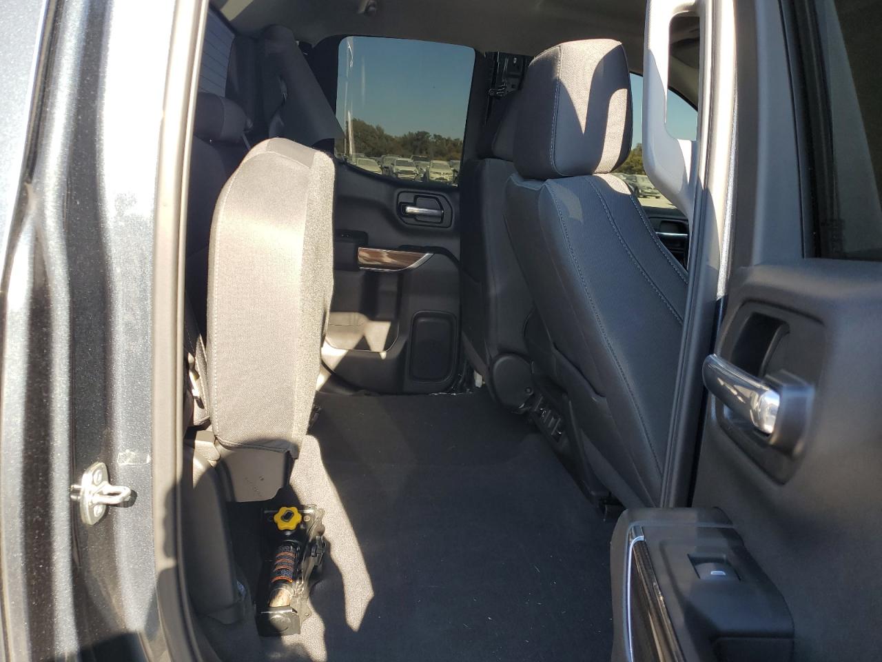 2019 Chevrolet Silverado - Image 10