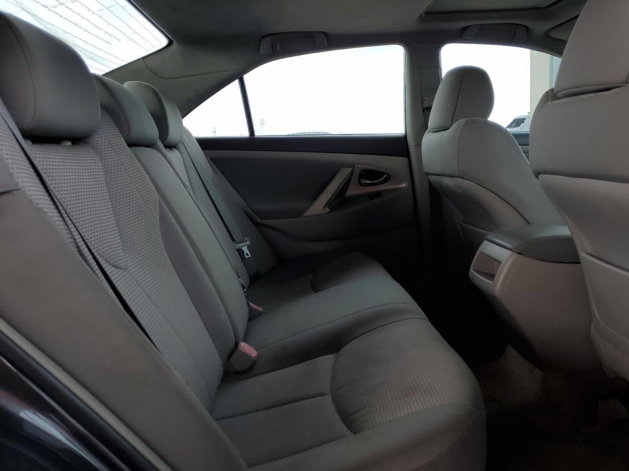 2011 Toyota Camry - Image 10