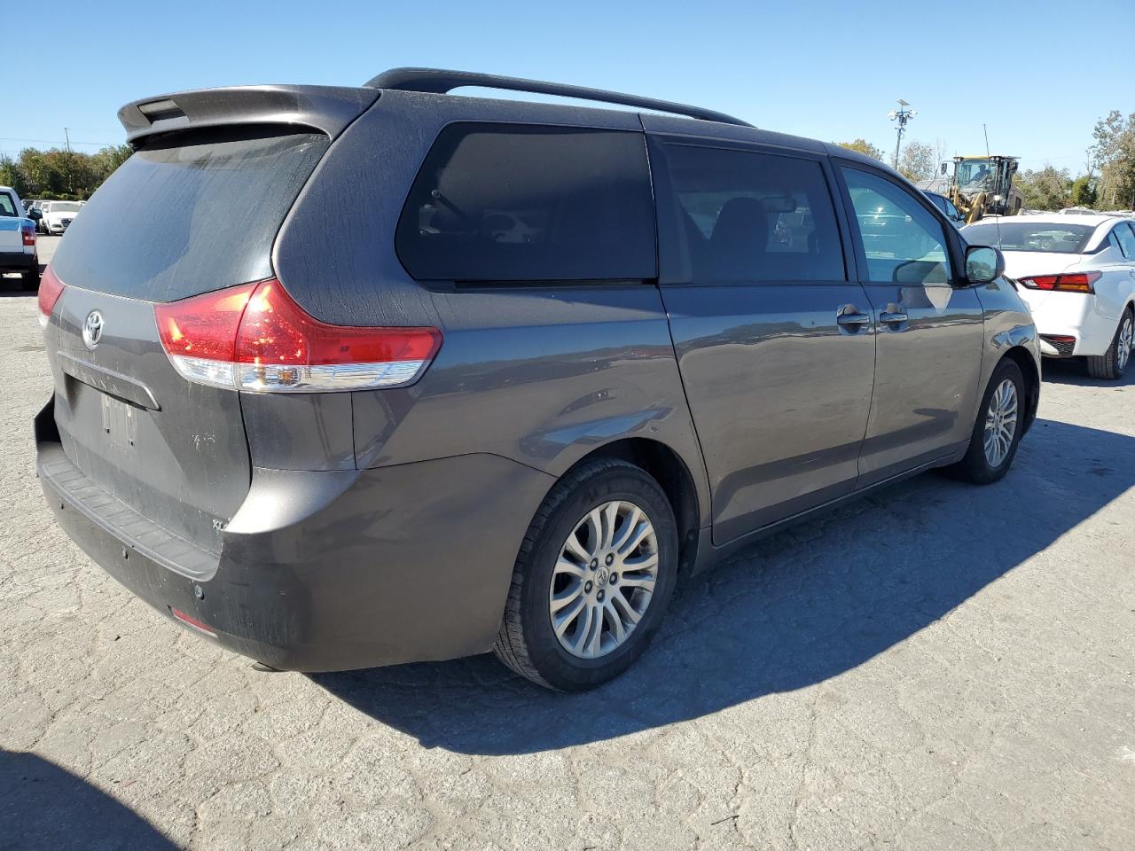 2012 Toyota Sienna Xle VIN: 5TDYK3DC5CS205821 Lot: 74615544