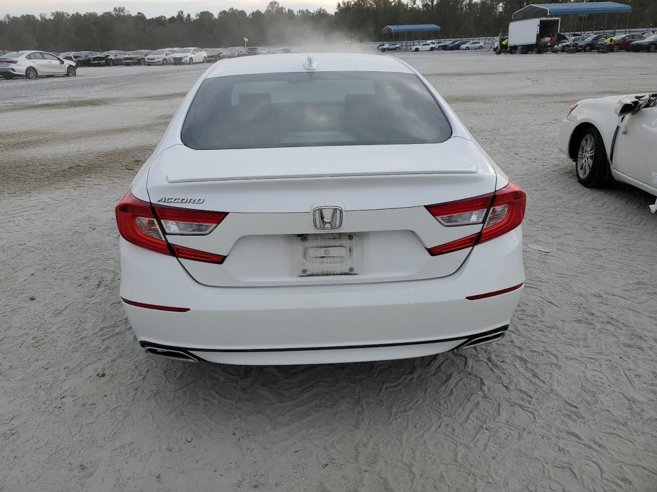 1HGCV2E33JA053513 2018 Honda Accord Sport