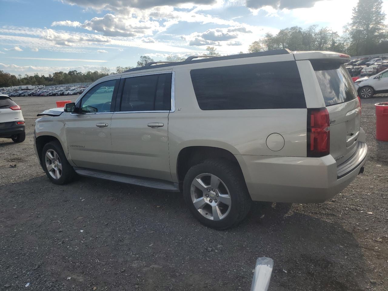 1GNSKJKCXFR505622 2015 CHEVROLET SUBURBAN - Image 2