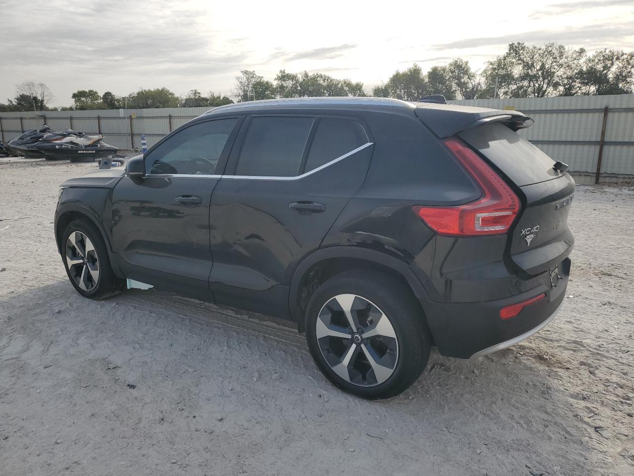 2023 Volvo XC40 - Image 2