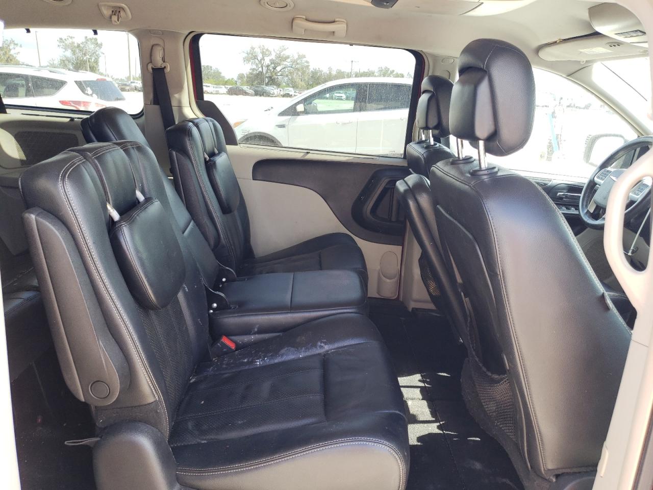 2013 Chrysler Town & Country - Image 11