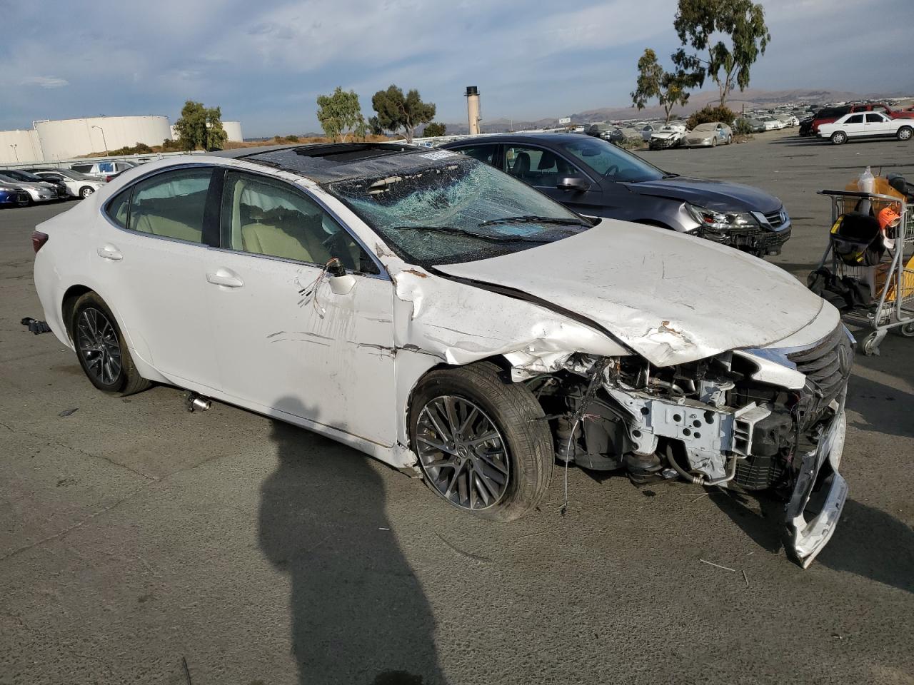 2017 Lexus ES - Image 4