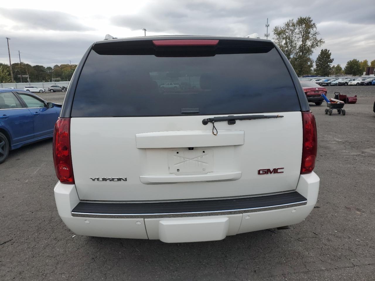 2008 GMC Yukon Denali VIN: 1GKFK63868J157647 Lot: 75331034