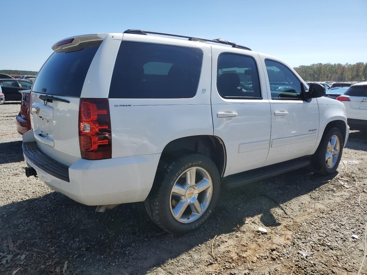 VIN 1GNSCBE05DR373581 2013 CHEVROLET TAHOE no.3