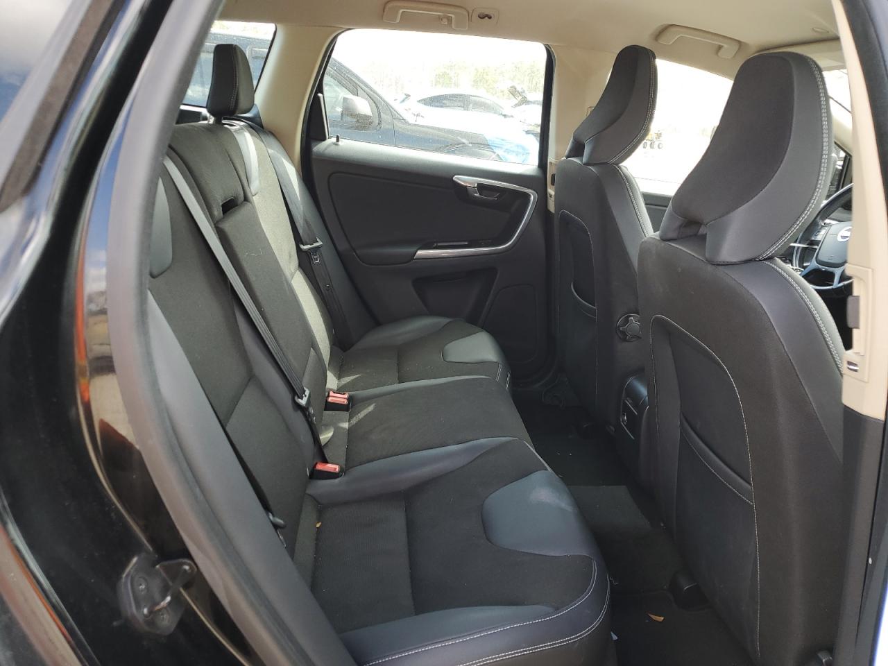 2018 Volvo XC60 - Image 11