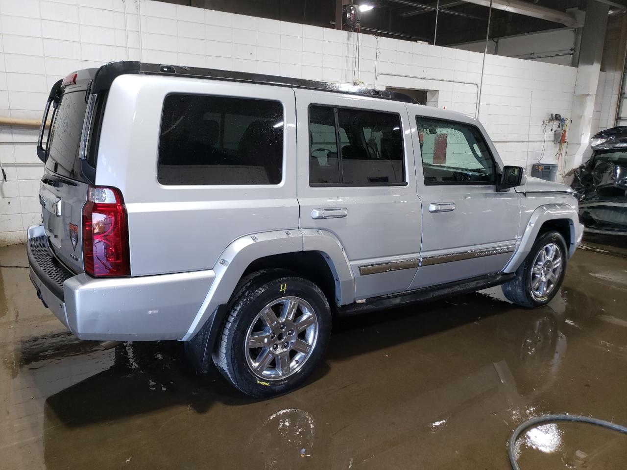2010 Jeep Commander - Image 3