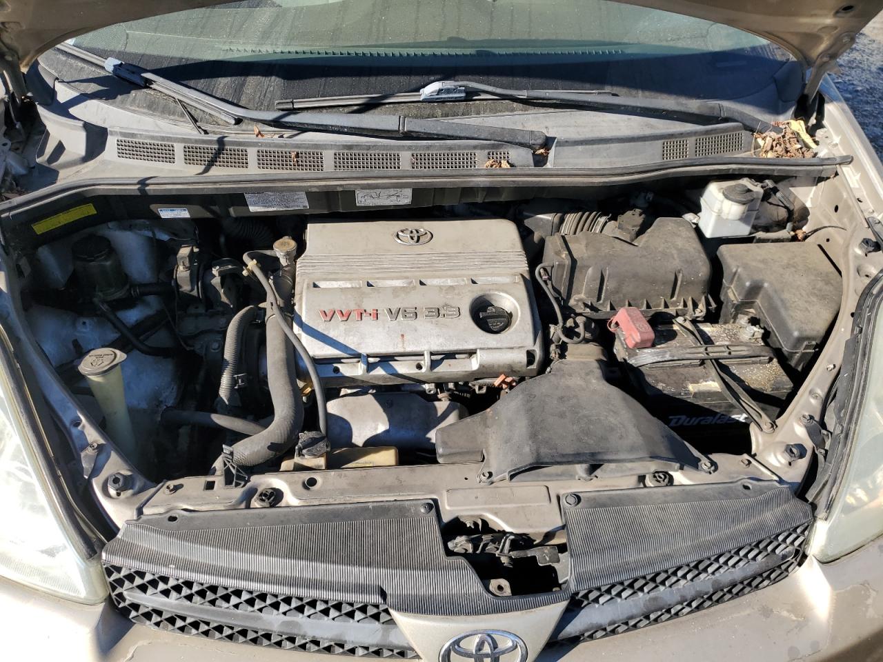 2004 Toyota Sienna - Image 12