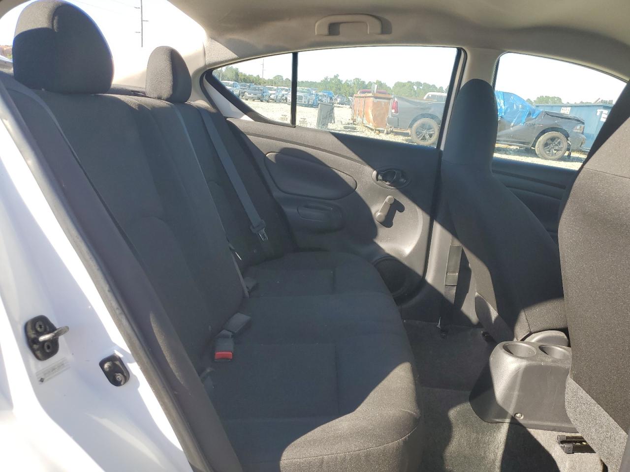 2015 Nissan Versa - Image 10