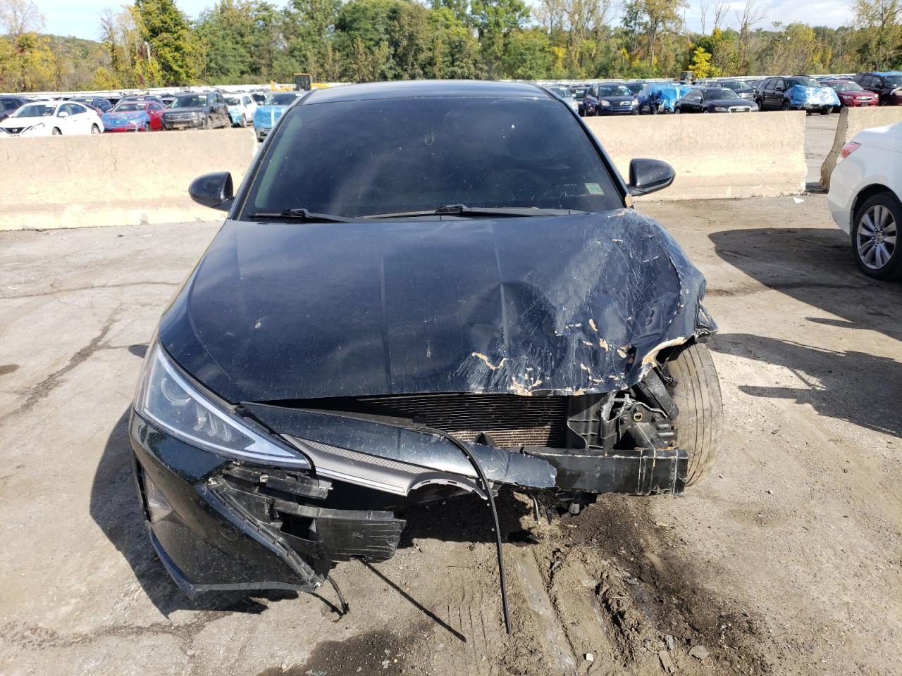 2019 Hyundai Elantra - Image 5