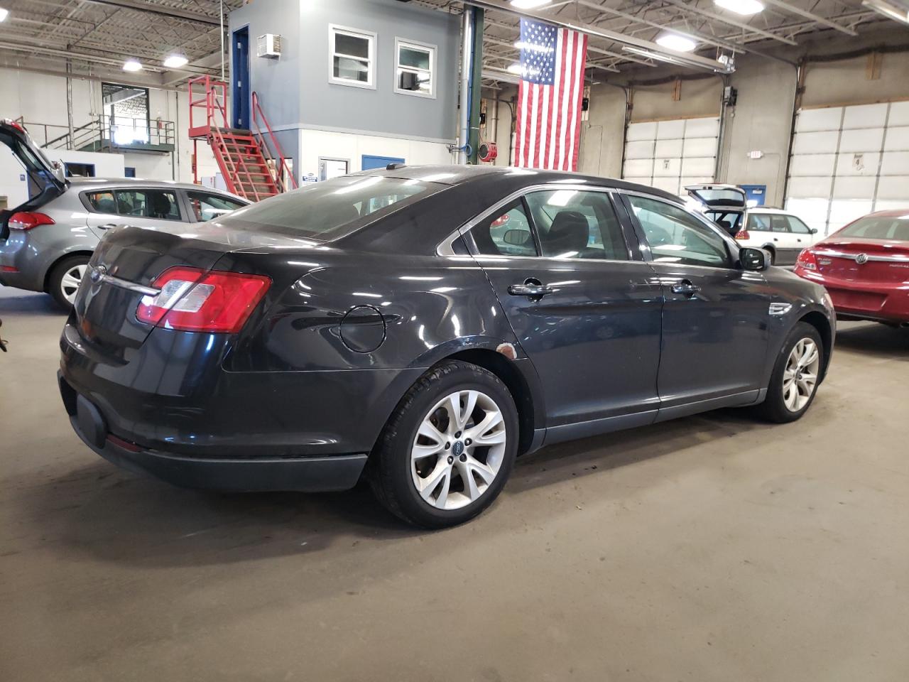 2010 Ford Taurus - Image 3