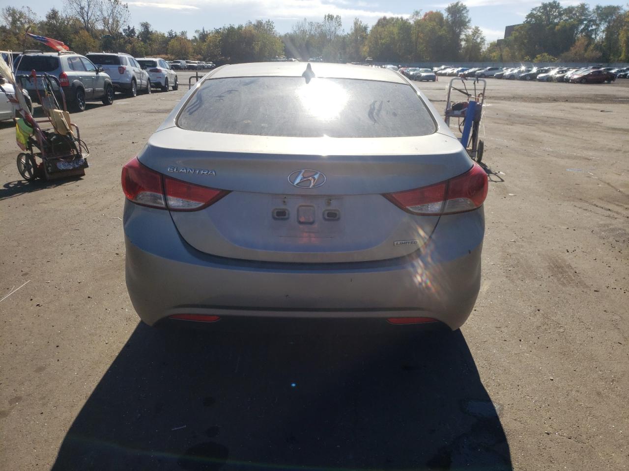 2012 Hyundai Elantra - Image 6
