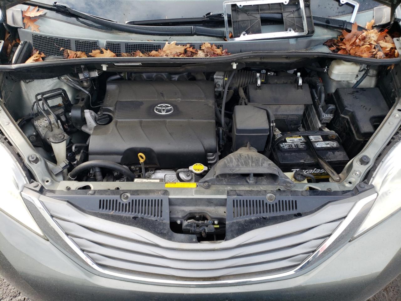 2011 Toyota Sienna - Image 11