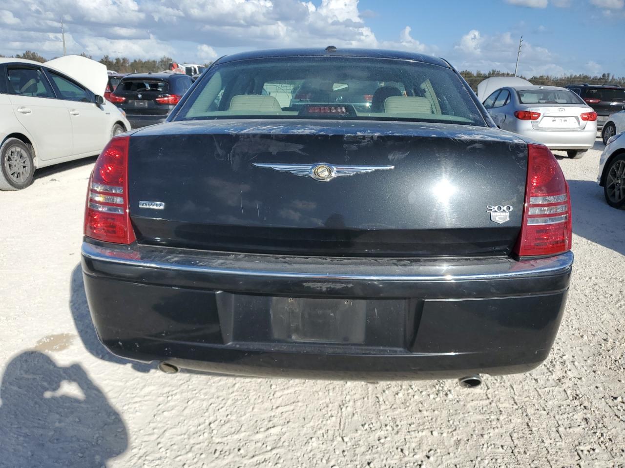 2006 Chrysler 300 - Image 6
