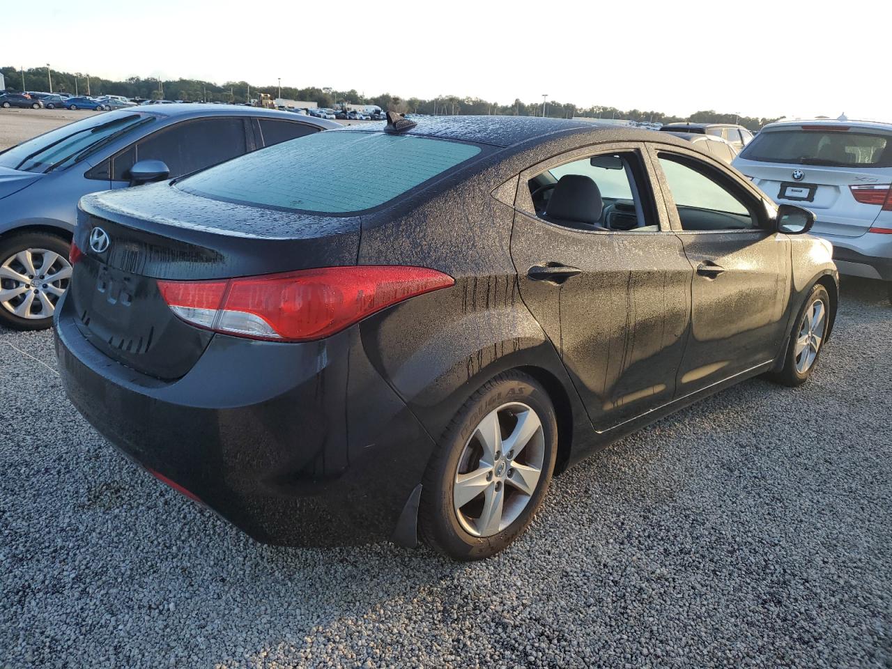 2013 Hyundai Elantra - Image 3