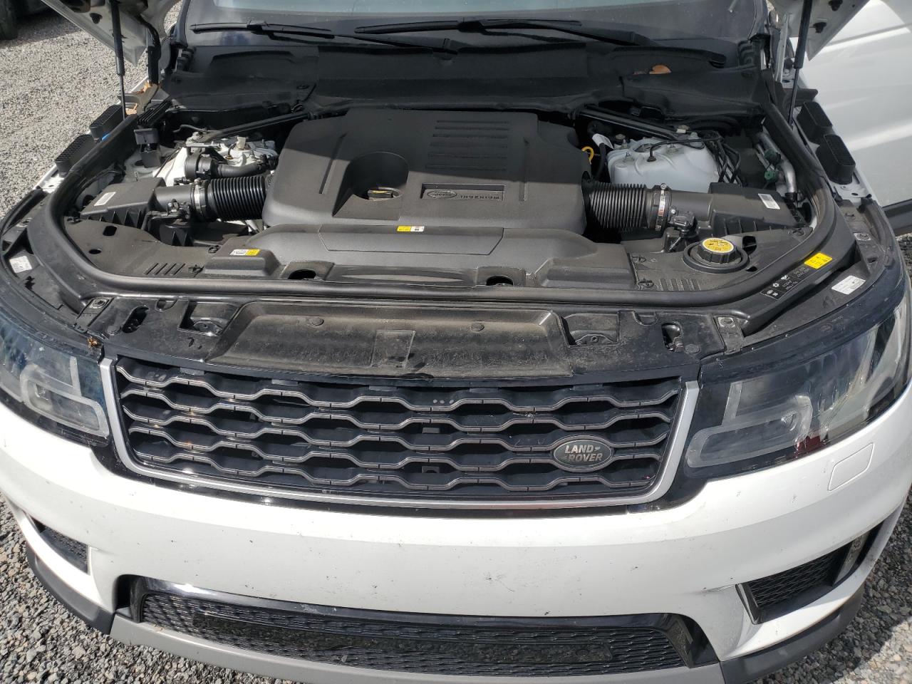 2020 Land Rover Range Rover - Image 12