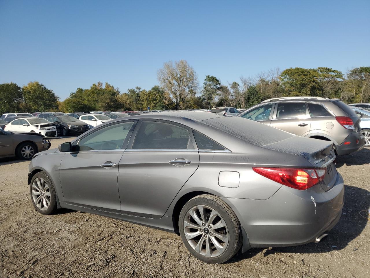 2011 Hyundai Sonata - Image 2