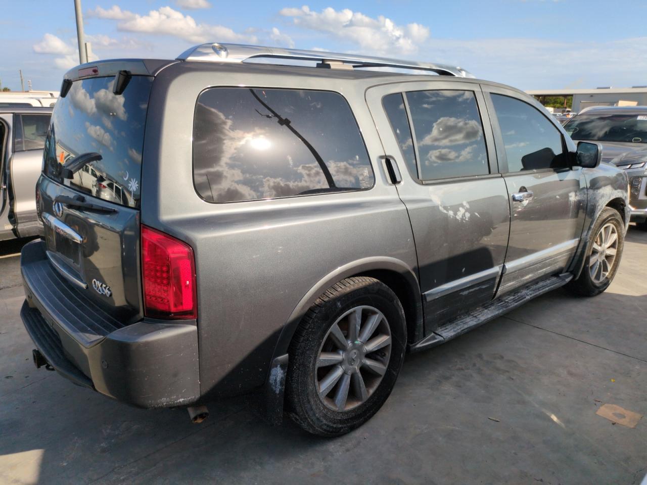 2010 Infiniti QX56 - Image 3