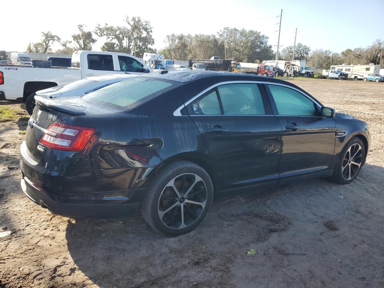 2015 Ford Taurus - Image 3