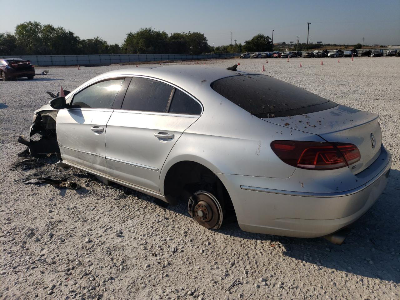 2014 Volkswagen Passat CC - Image 2