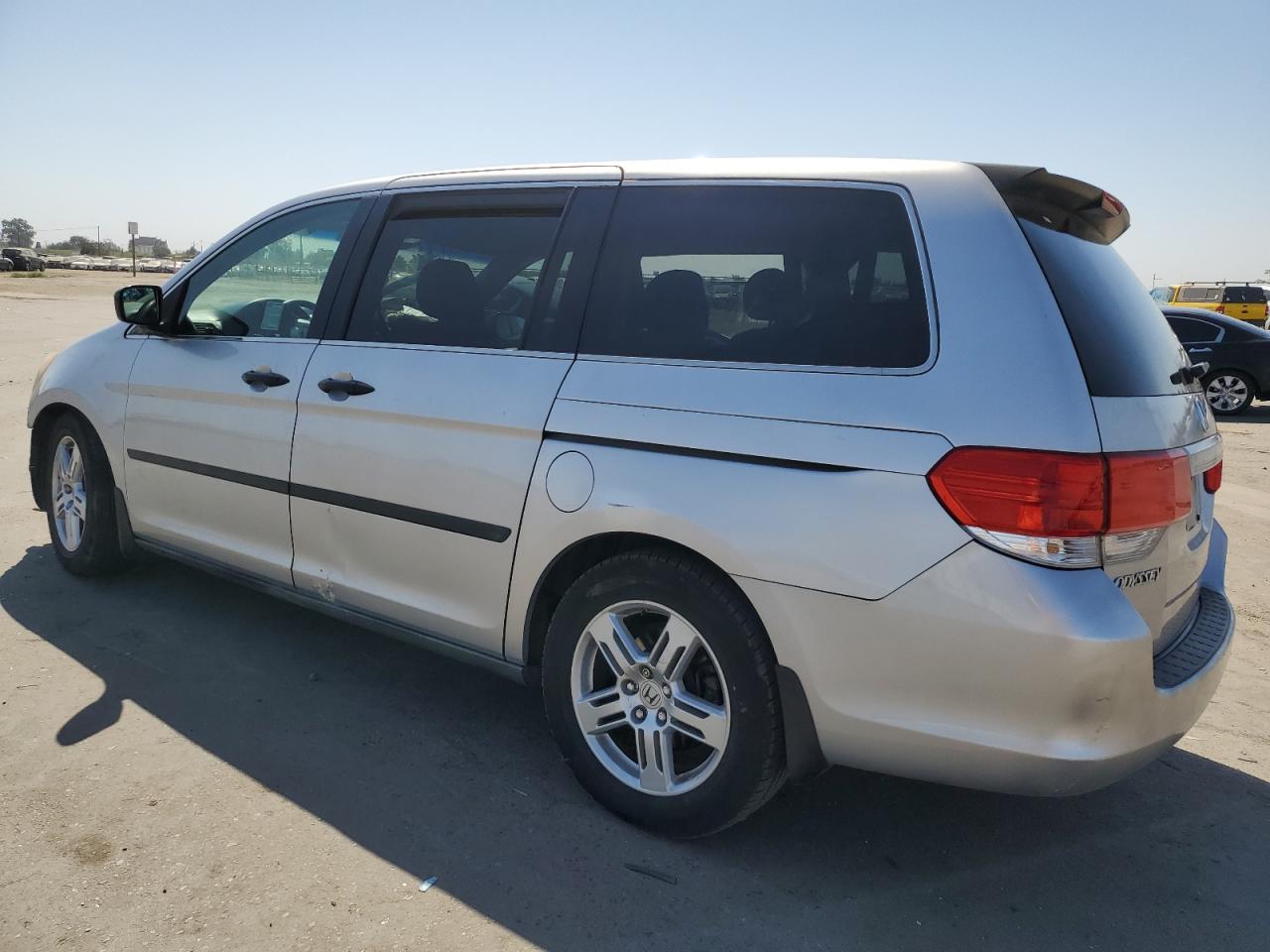 2010 Honda Odyssey - Image 2