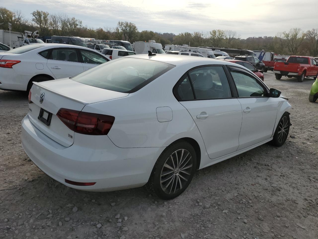 2016 Volkswagen Jetta - Image 3