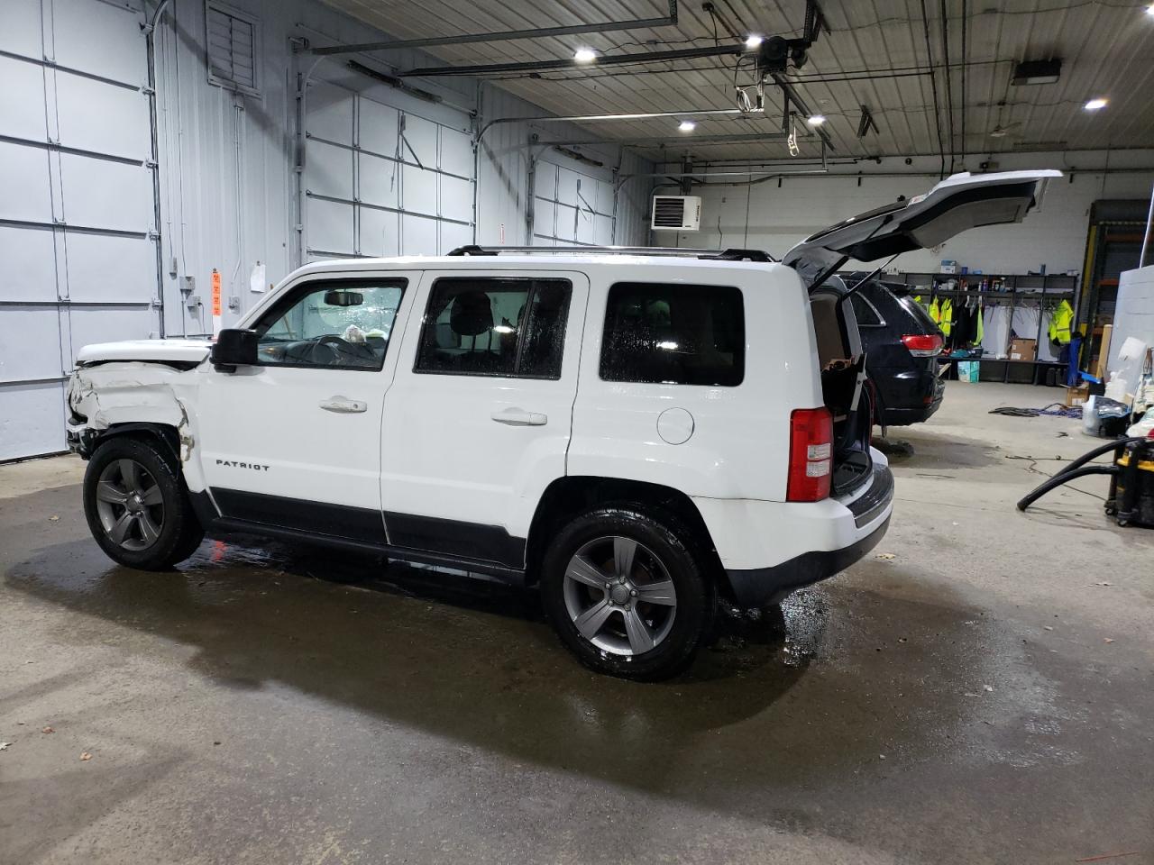 2016 Jeep Liberty (Patriot) - Image 2