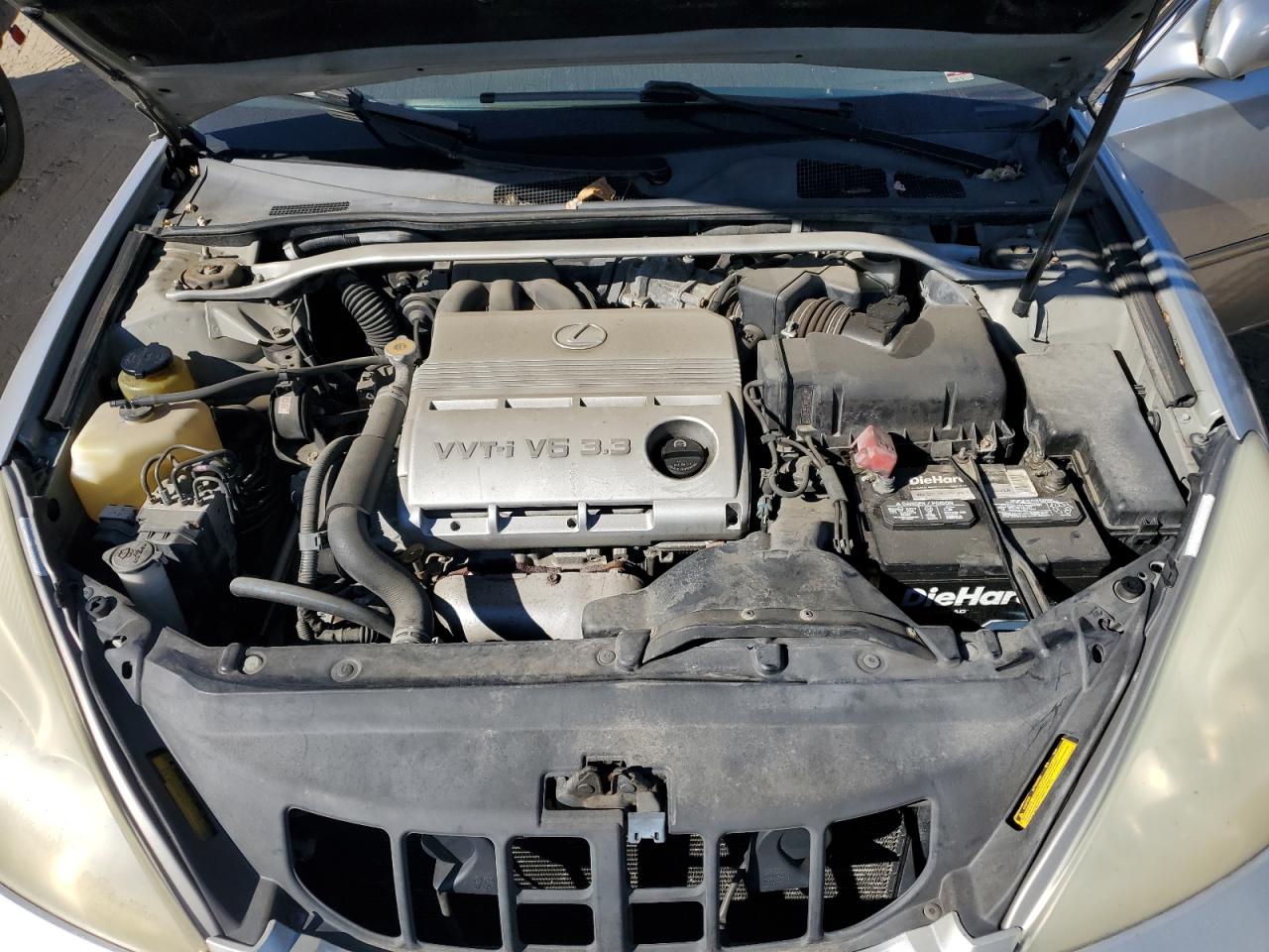2004 Lexus ES - Image 11