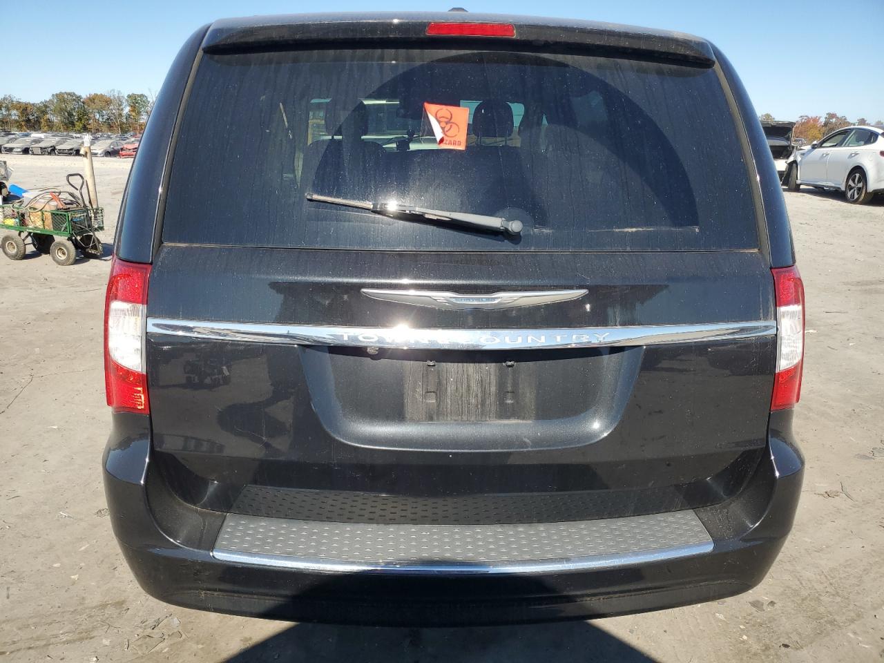 2016 Chrysler Town & Country - Image 6
