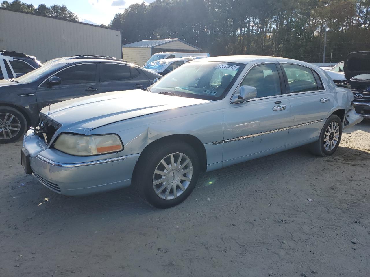 2006 Lincoln Town Car - Image 1