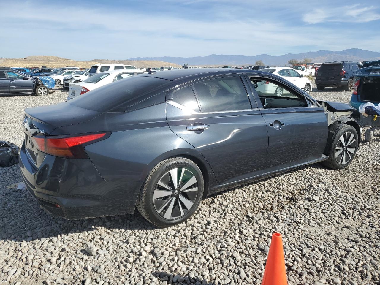 2019 Nissan Altima - Image 3