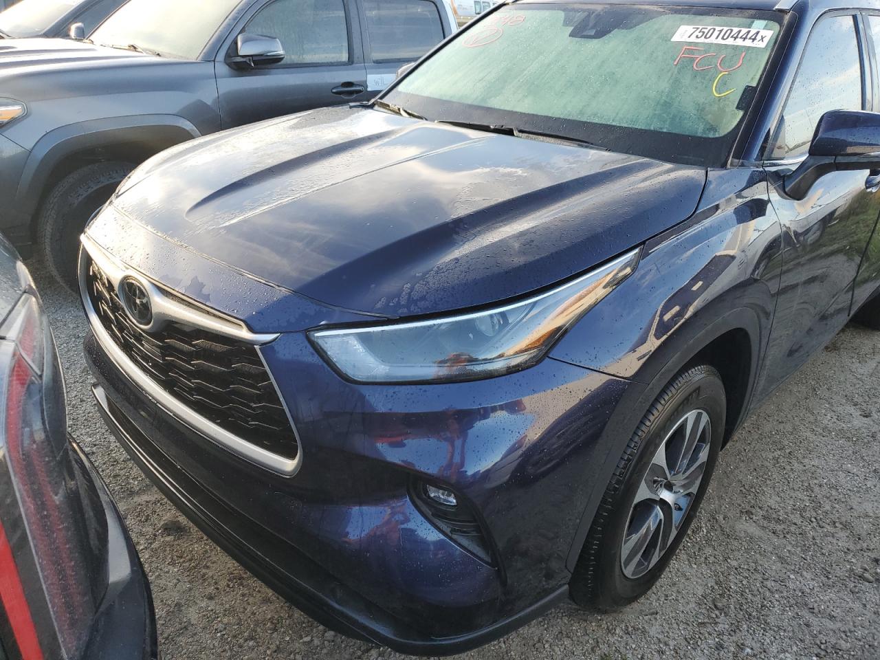 2023 Toyota Highlander - Image 5