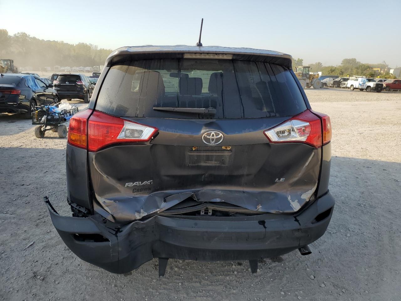 2T3ZFREV4FW204738 2015 Toyota Rav4 Le